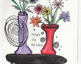 Puede incluir: Pintura a la acuarela de dos jarrones con flores coloridas sobre una mesa negra. El jarrón morado tiene un diseño en espiral, y el jarrón rojo está al lado. El texto "love is blind" está escrito entre los jarrones.