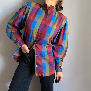 Vintage 80er Jahre maximalist kariertes buntes Hemd, italienische Mode Puffärmel Schulterpolster Jackenbluse, Retro einzigartig futuristisch Preppy L/XL