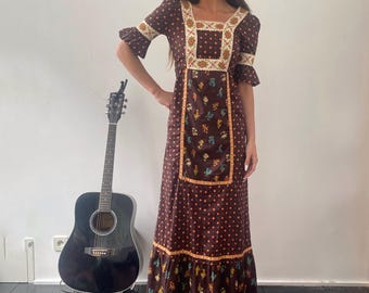 Vintage 70er Jahre Prairie Revival Folk Print Rüschen Maxi Kleid, Party Festival Boho Hippie Fee einzigartiges langes Kleid, Gürtelrücken Retro Mode XS
