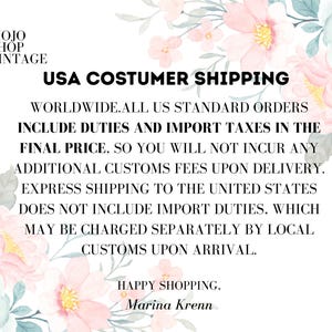 Puede incluir: Fondo blanco con dise&ntilde;os florales en acuarela rosa y azul. Texto: "PIOJO SHOP VINTAGE" y "USA COSTUMER SHIPPING". Texto adicional con informaci&oacute;n sobre env&iacute;o e impuestos de importaci&oacute;n.