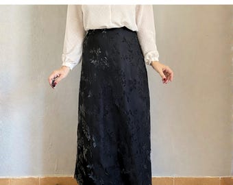 Saia longa vintage italiana dos anos 90 em gaze floral brocada de veludo, elegante saia de noite romântica escura de cintura alta, tamanho XL 42.