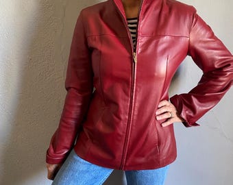 Chaqueta de cuero rojo cereza vintage de los 90, abrigo motero minimalista con cremallera. L