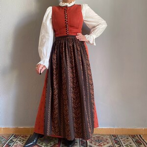 Vintage dirndl folk linen burnt orange dress & apron, pinafore Austrian naturalism cottagecore pleasant puritan gown Bavarian country M/L image 8