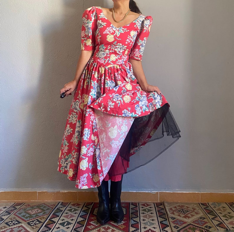 Laura Ashley vintage jaren '80 boeket petitcoat tule prom tomaat jurk gezwollen prinses bal fee feestjurk, coquette cottagecore midmaxi M/L afbeelding 6
