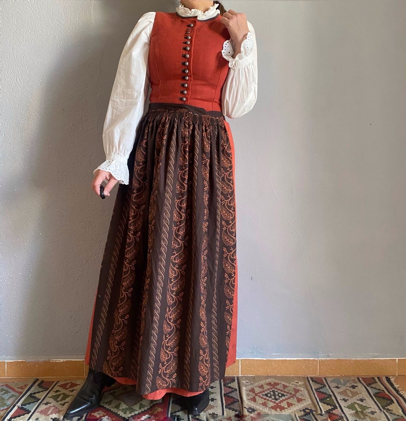 Vintage dirndl folk linen burnt orange dress & apron, pinafore Austrian naturalism cottagecore pleasant puritan gown Bavarian country M/L image 7