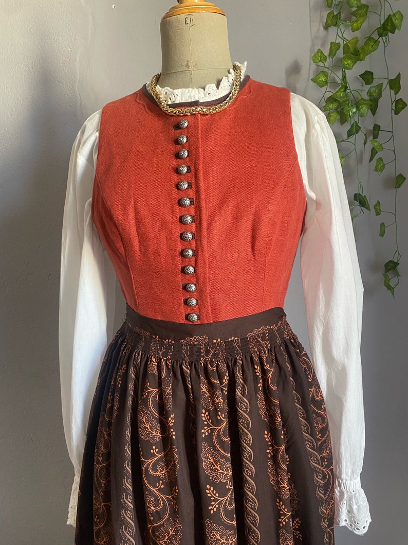 Vintage dirndl folk linen burnt orange dress & apron, pinafore Austrian naturalism cottagecore pleasant puritan gown Bavarian country M/L image 3