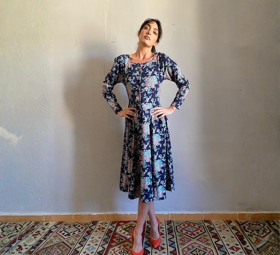 laura ashley jersey dress Vintage Navy Floral Cotton Dress, Cottagecore Prairie Folk M 38 colour_mint