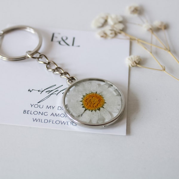 Real Daisy Keychain | Real Pressed Flower Keychain | Handmade | Dried Pressed Flower | Gifts for Her | Botanical Gift | April Birthday Gift