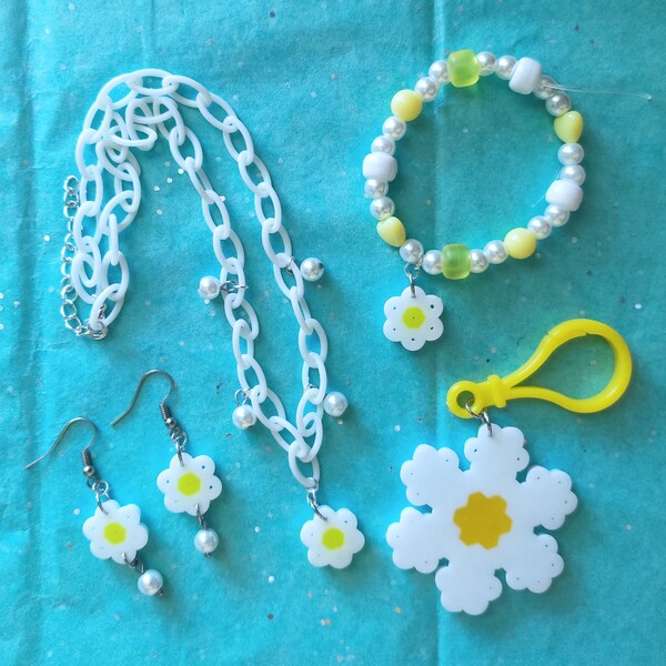 Pastel Perler Flower, Sweet Spring, White Daisy Flower, Daisy Kandi Perler, White Yellow Beaded Jewelry, Pearl Beads Decora Kei, Fairy Kei