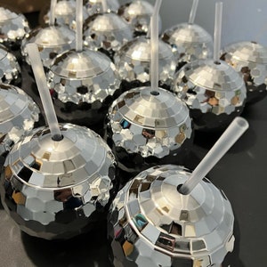 Bolaras Silver Disco Ball Cups (12 Pack) with Name Tags, Lids, and Straws | BPA Free | Drinking Glasses, Party Decoration