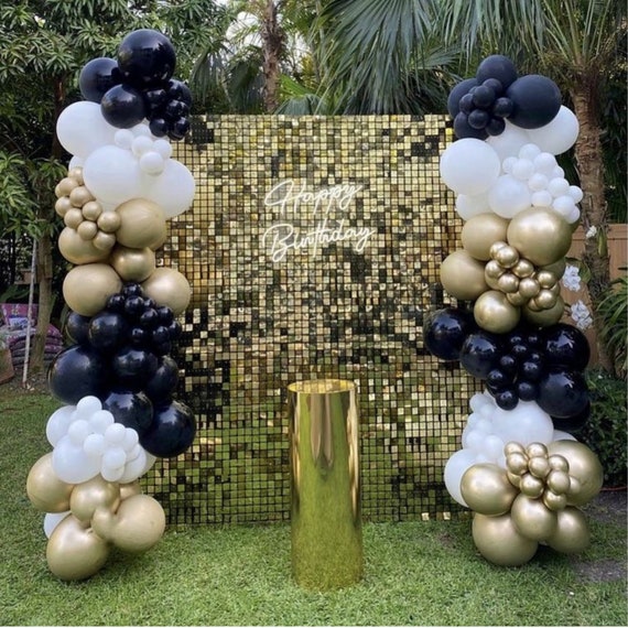 Black and gold backdrop  Birthday decorations, Grad party decorations,  Balloon decorations