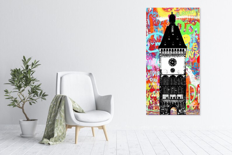 Puede incluir: Una ilustraci&oacute;n en blanco y negro de una torre del reloj con un fondo de graffiti colorido. El graffiti incluye palabras como "EURO" y "ALWAYS".