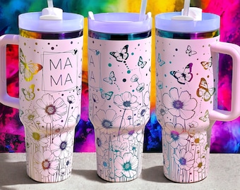 Vaso de 40 oz con asa "Mamá Flores y Mariposas", grabado con láser, regalo para mamá, regalo para ella, Día de la Madre, regalo para mamá
