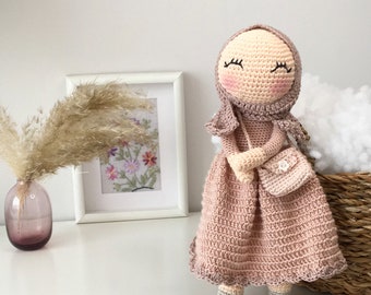 Handgemaakte hijabpop: amigurumi-cadeau voor moslim