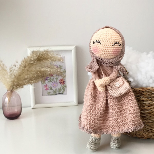 Ramadan-Paket, Hjab afrikanische Puppe, Hijab-Puppe, Amigurumi-muslimische Puppe, Hjab, Ramadan-Geschenk, muslimisches Geschenk, Eid-Geschenke für Kinder, Eid al-Adha-Geschenk