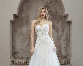 Romantic A-Line wedding dress with sweetheart neckline