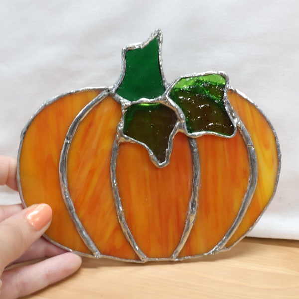 Atrapasol de calabaza con vitrales