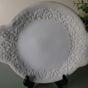 ONEIDA White Matte Finish Dish with an White Gloss Embossed Overlay Design with Scalloped Handles