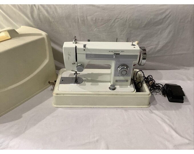 White Deluxe Zig Zag Sewing Machine 844 With Foot Pedal and Case - Etsy