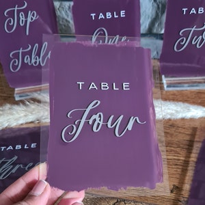 Numéros de table en acrylique peint de luxe | Noms de table | Peint à l'arrière | Signe de mariage