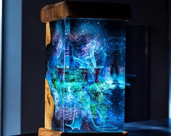 Lampada Galaxy Torii Gate: luce notturna in legno e resina epossidica fatta a mano