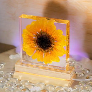 Sunflower Epoxy Resin Night Light: Custom Birthday Gift