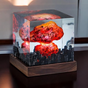 Explosionsbombslampa i harts: 3D-diorama nattlampa