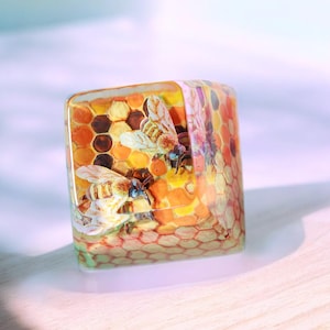 Handmade Bee Artisan Keycap: Cherry MX, Anime Style