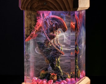 Lamp custom resin epoxy, Xeno.morph lamp resin, night light wood, alien lamp epoxy, bedside lamp wood,handmade diorama lamp, gifts for men