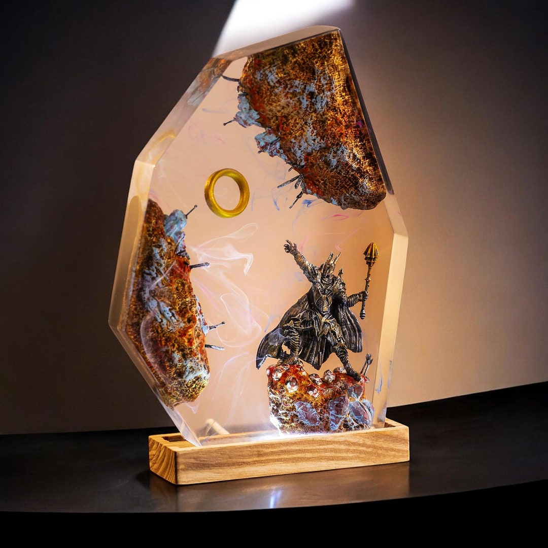 Lampada ad anello di Sauron: Diorama in resina epossidica del