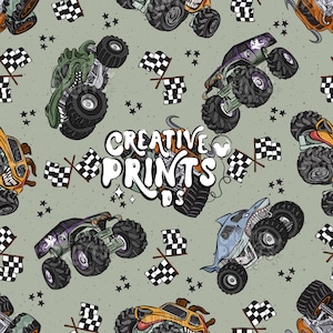 Peut inclure: Motif répété de monster trucks colorés, verts, violets et oranges, avec de gros pneus et des designs de dessins animés. Le fond est vert clair avec des drapeaux à damiers et des étoiles. Le texte "CREATIVE PRINTS DS" est au centre.