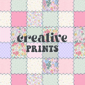 Pode incluir: Um design de colcha de retalhos com vários padrões florais em tons de rosa, verde e roxo. O texto "creative prints" está centralizado na colcha.