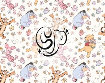 Puede incluir: Un patrón sin costuras con los personajes de Winnie de Pooh, Piglet, Tigger y Eeyore de la caricatura de Disney. Los personajes se representan en un estilo caprichoso con flores, mariposas y abejas. El fondo es blanco.