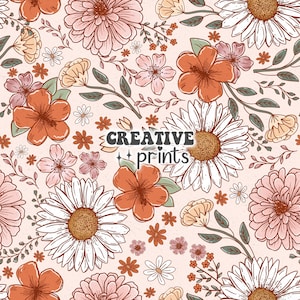 Könnte beinhalten: Ein sich wiederholendes Blumenmuster mit orangefarbenen, rosa und weißen Blumen, grünen Blättern und Stielen. Der Text "CREATIVE prints" ist sichtbar. Das Design ist vor einem hellpfirsichfarbenen Hintergrund.