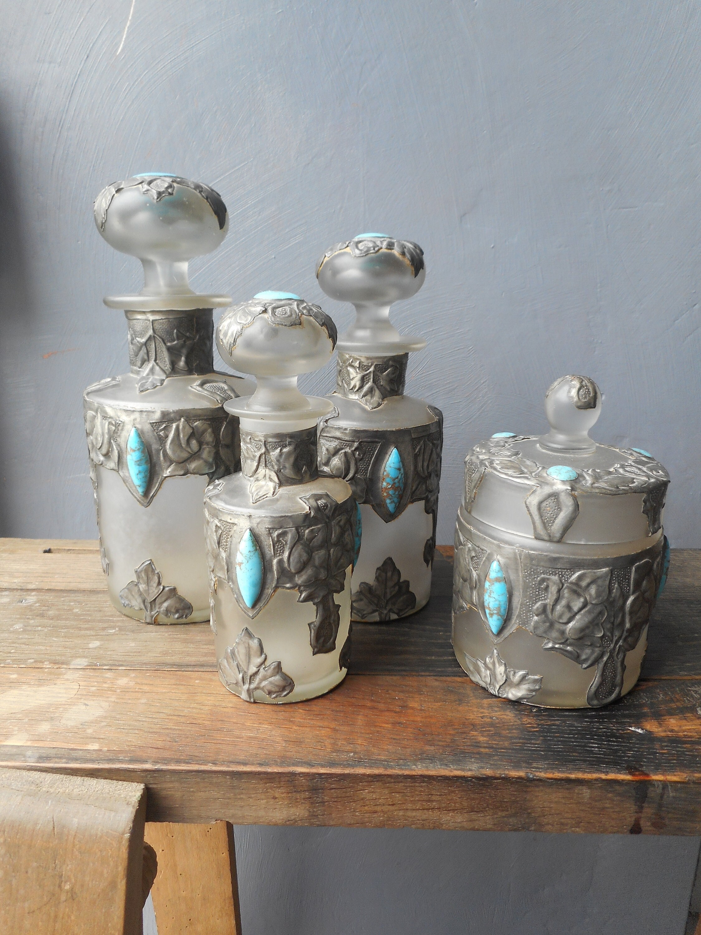 Art Nouveau Nécessaire de Flacons Toilette Anciens en Verre Étain et Turquoise