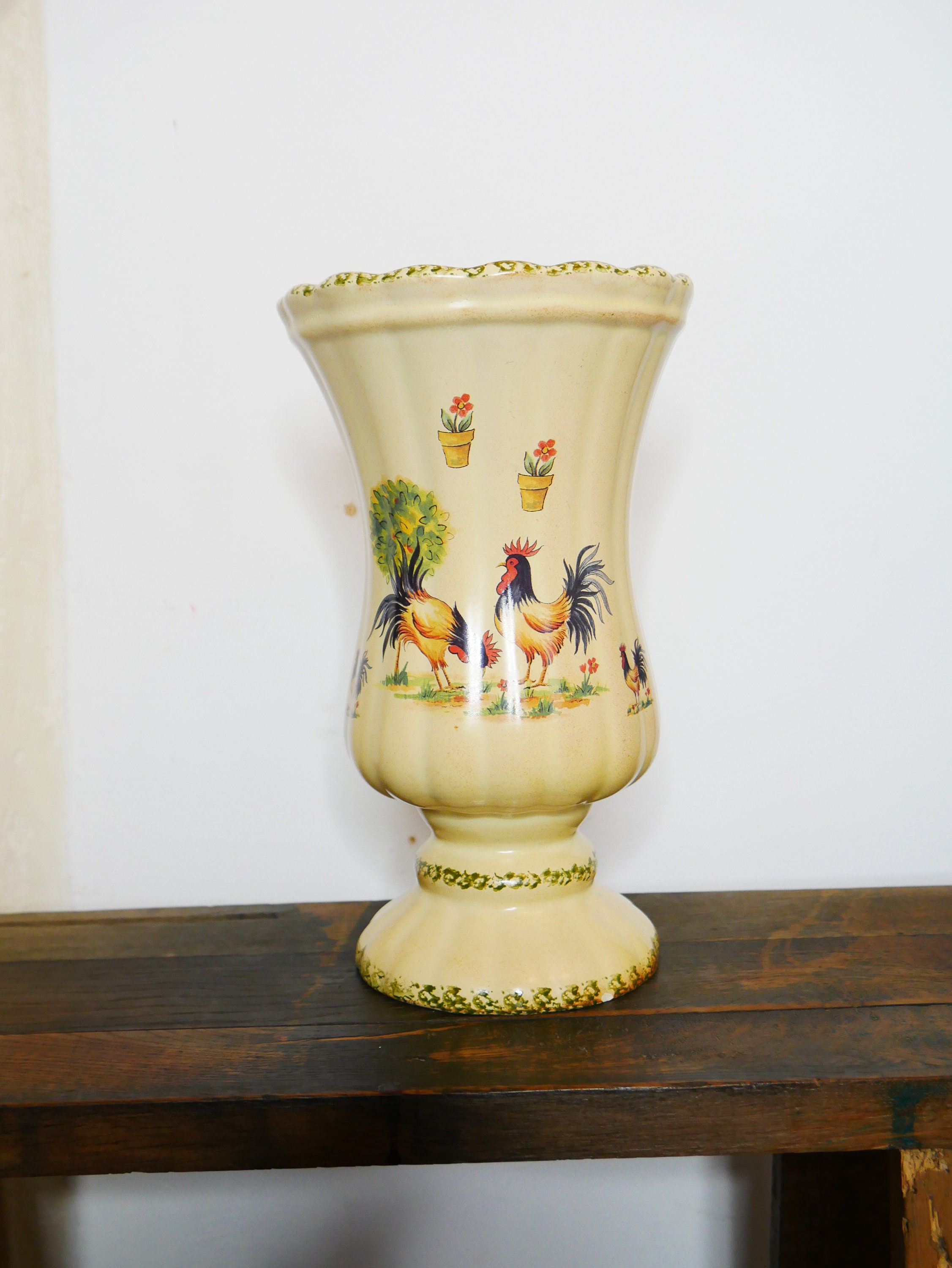 Vase à Décor de Coqs en Faïence Roanne Signé Coomans