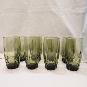 Green Swirled Glass Set Of 8 Tumblers, Anchor Hocking Ivy Green  Central Park Pattern