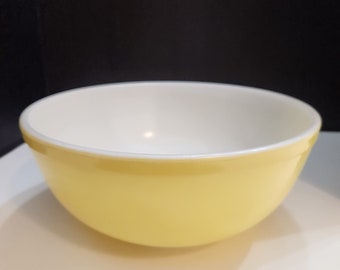 1940's Unnumbered US Pat Off Primary Yellow Pyrex 4 Quart Mixing Bowl, 404