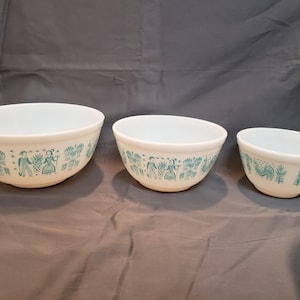 Vintage Pyrex Blue Butterprint / Amish Print Nesting Mixing Bowl Set of 3, 401,402,403 - 1 1/2 Pint, 1 1/2 Quart, 2 1/2 Quart,Free Shipping