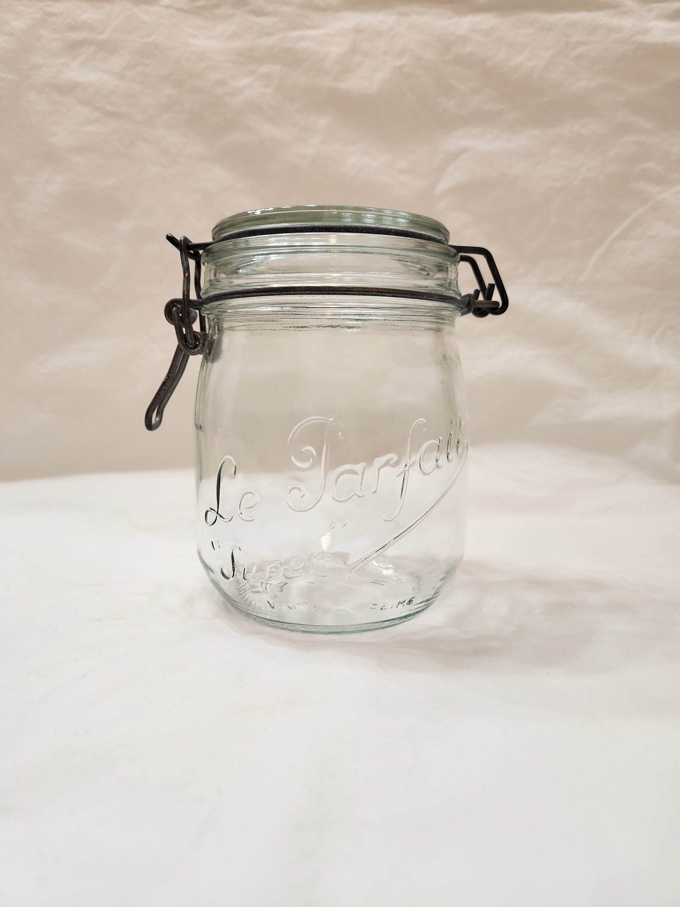 Le Parfait - Bulk Storage Glass Jar Screw Top with Gold Metal 2-Piece Lid,  1L - myPanier