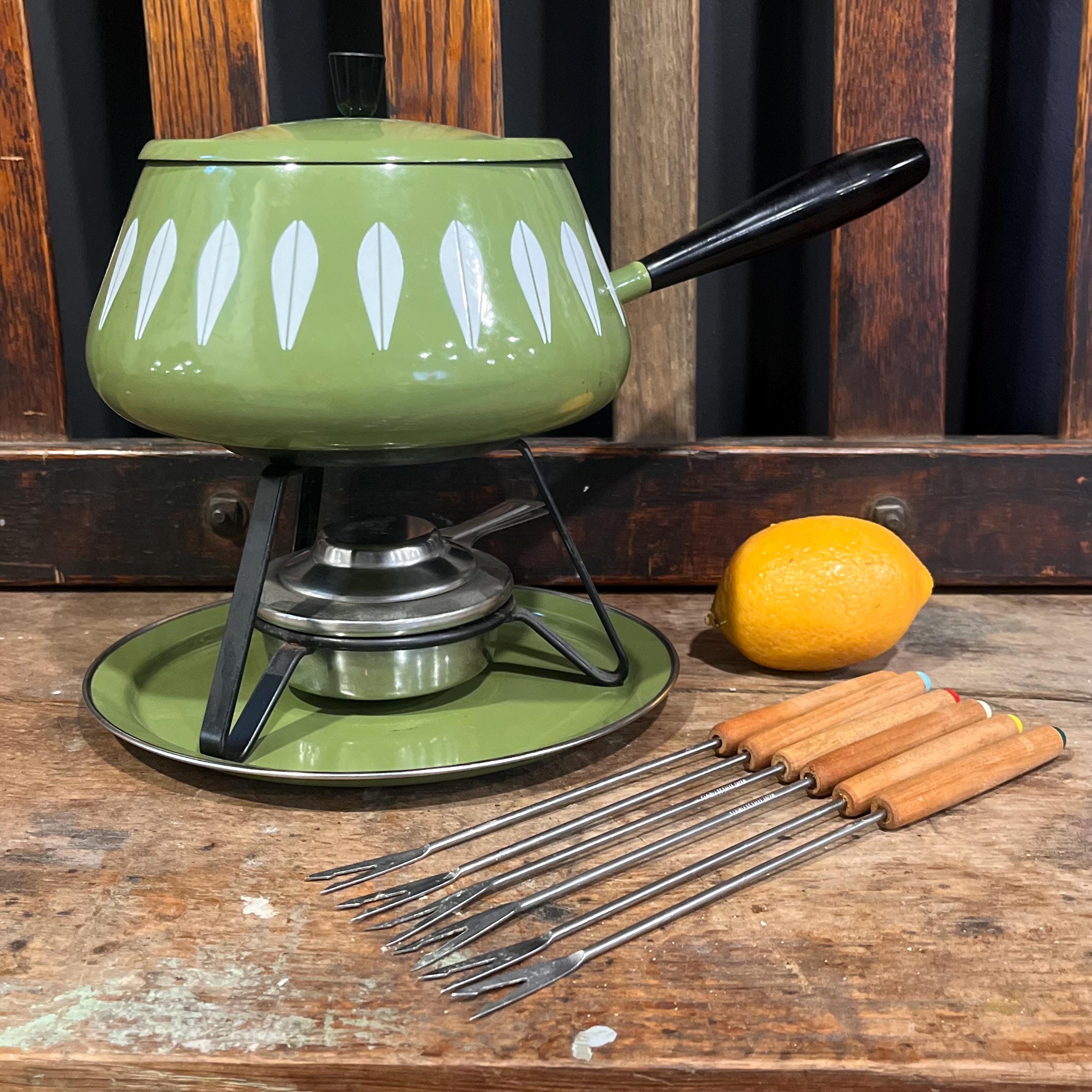 Service À Fondue En Fonte Émaillée Avec Manche En Bois, 2 L, Cerise, 60612000602460[J36