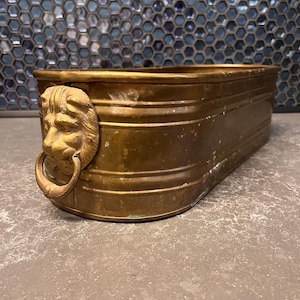 1970s Brass Lion Planter w/ Brass Handles, Jardiniere, Flower Arrangement, Table Centerpiece, Kitchen Decor, Bathroom Storage,