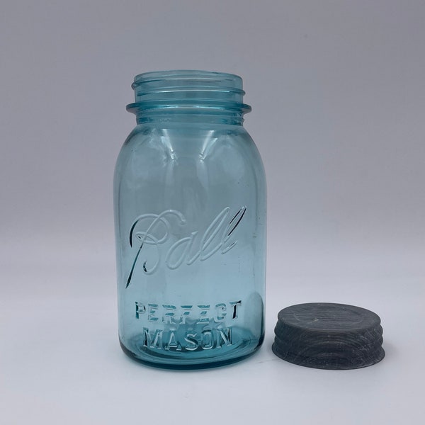 1922 'Perfect Mason' Ball Glass Mason Jar w/ Zinc Lid (Quart Sized)