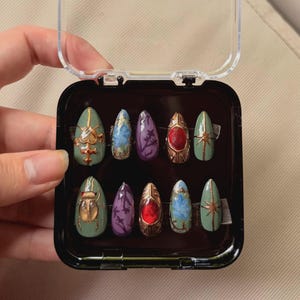 Royal Renaissance Nails