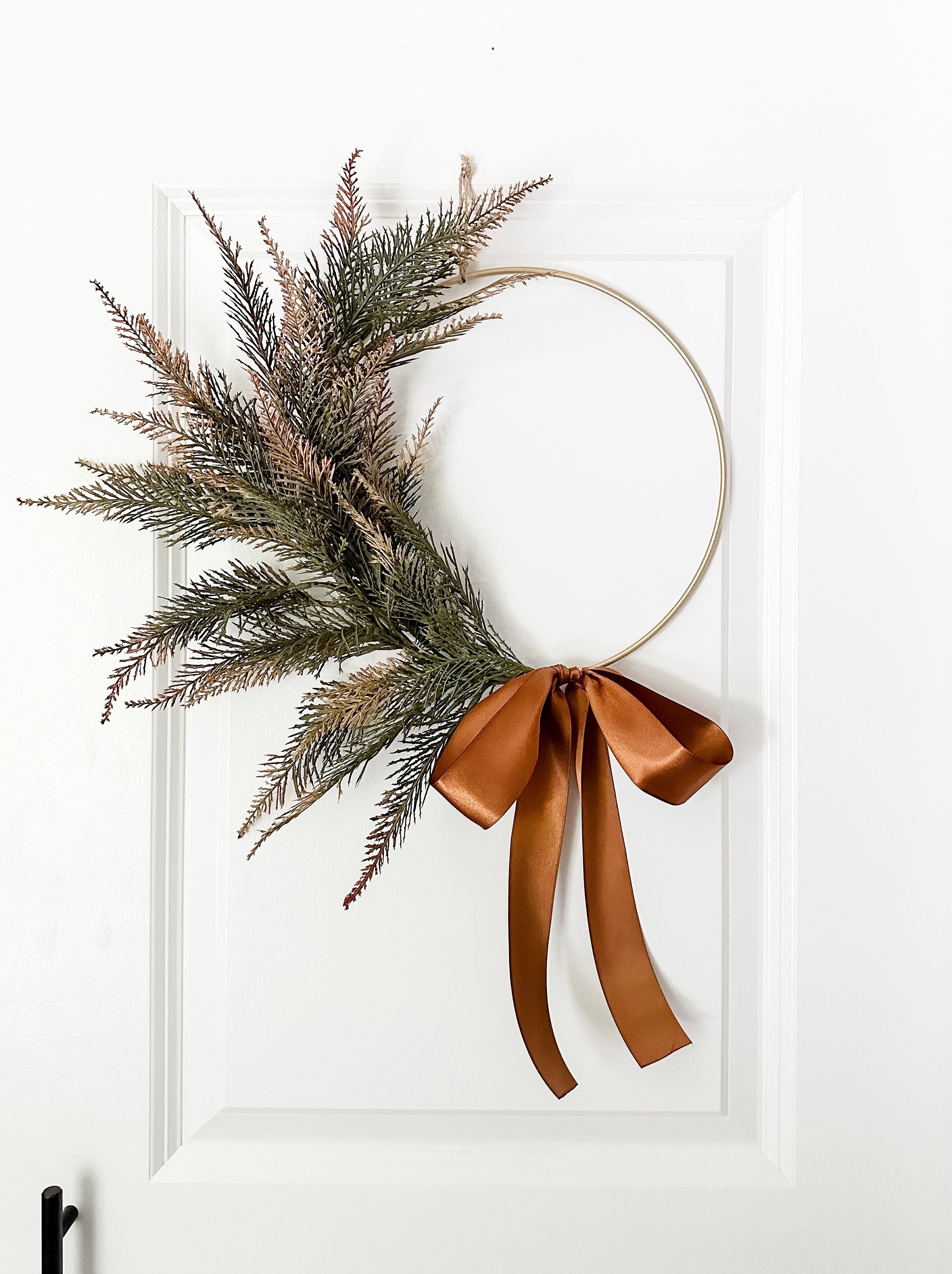 How to Make a Bow for a Wreath in 5 Minutes - Living Locurto