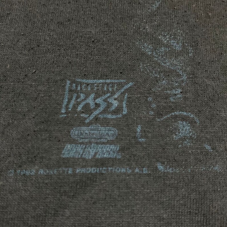 May include: A black t-shirt with a blue and white graphic of the band "The Offspring" and the text "The Offspring" and "Smash" printed on the bottom.