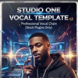 Op de afbeelding: Digitale afbeelding die een vocale sjabloon voor Studio One promoot. De afbeelding toont een man die een microfoon vasthoudt, met tekst die de afbeelding overlapt en luidt "Studio One Vocal Template v2" en "Professional Vocal Chain". De afbeelding bevat ook de tekst "Sound Like a Pro in Minutes."