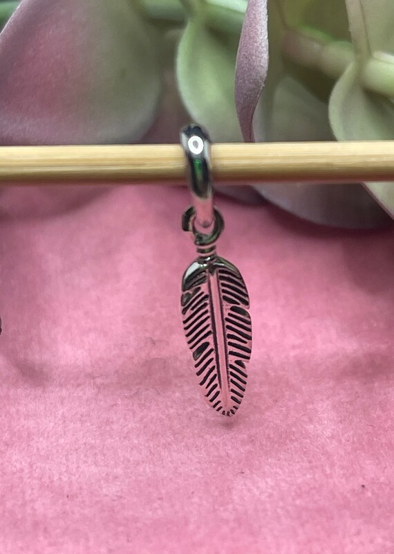 Single Feather Pendant Charm s925 Ale 
