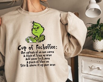 Sweatshirt Cup Of Fuckoffee, Sweat à capuche de Noël, Chemise personnage de film de Noël, Pull vert drôle, Pull de Noël souriant, Noël sarcastique