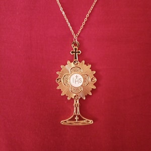 gold pectoral monstrance medal